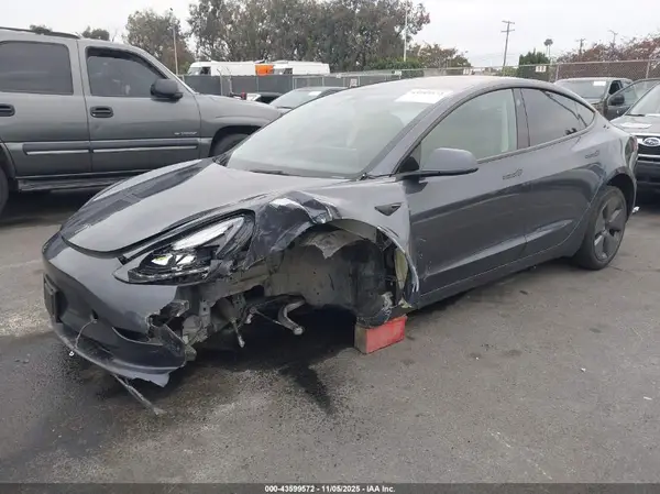 5YJ3E1EA7PF430514 2023 TESLA MODEL 3 - Image 2