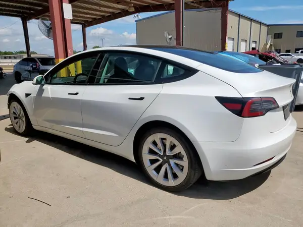 5YJ3E1EA7PF436796 2023 TESLA MODEL 3 - Image 2