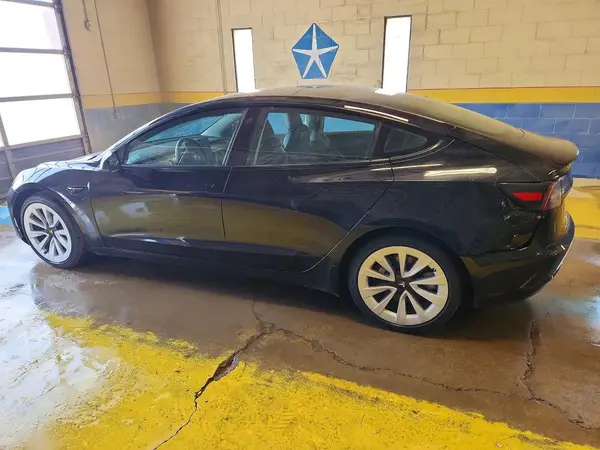 5YJ3E1EA7PF437527 2023 TESLA MODEL 3 - Image 2