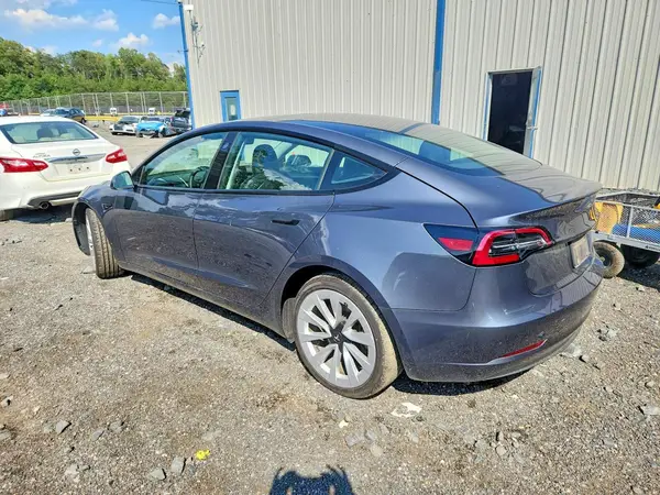 5YJ3E1EA7PF438354 2023 TESLA MODEL 3 - Image 2