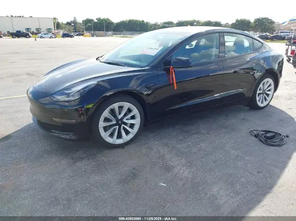 5YJ3E1EA7PF438502 2023 TESLA MODEL 3 - Image 2