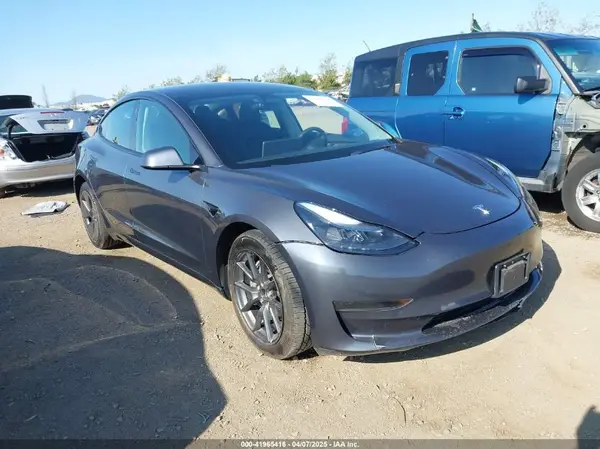 5YJ3E1EA7PF447409 2023 TESLA MODEL 3 - Image 1