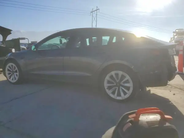 5YJ3E1EA7PF452495 2023 TESLA MODEL 3 - Image 2