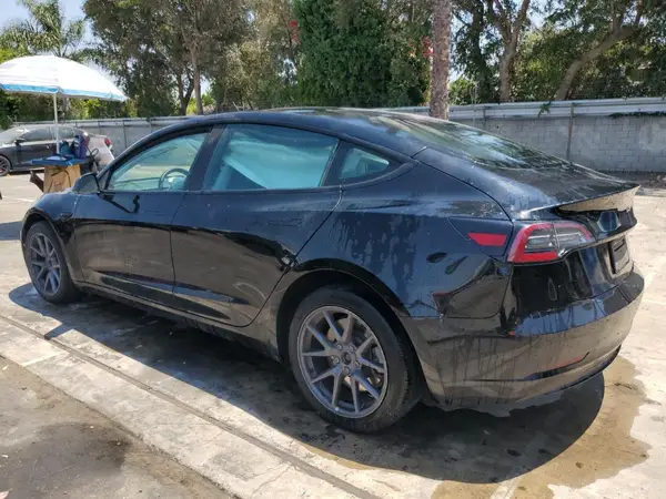 5YJ3E1EA7PF458913 2023 TESLA MODEL 3 - Image 2
