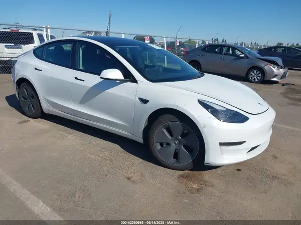 5YJ3E1EA7PF486811 2023 TESLA MODEL 3 - Image 1