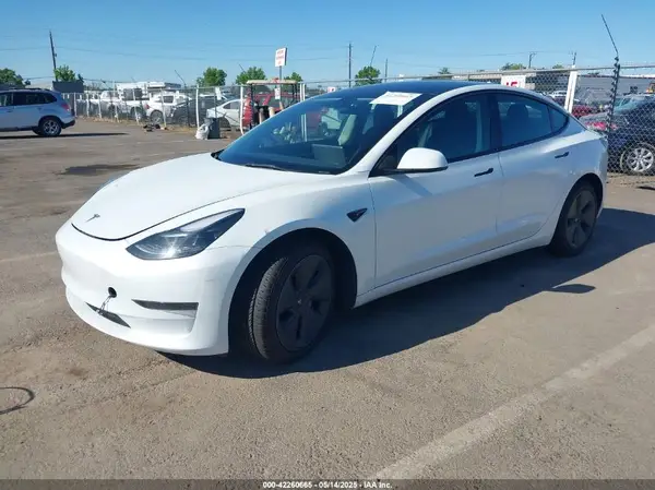 5YJ3E1EA7PF486811 2023 TESLA MODEL 3 - Image 2