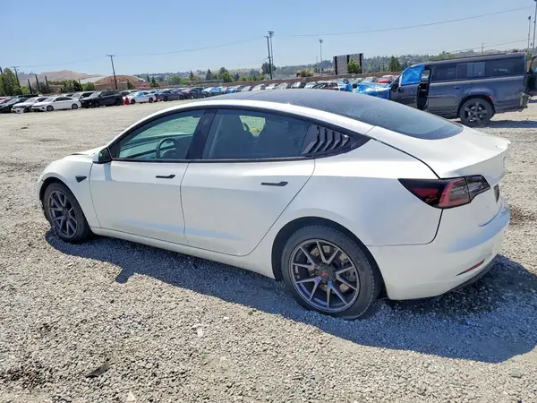 5YJ3E1EA7PF496948 2023 TESLA MODEL 3 - Image 2