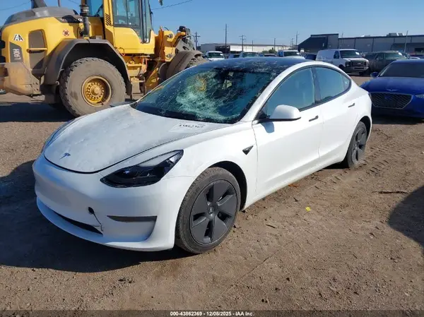 5YJ3E1EA7PF542438 2023 TESLA MODEL 3 - Image 2