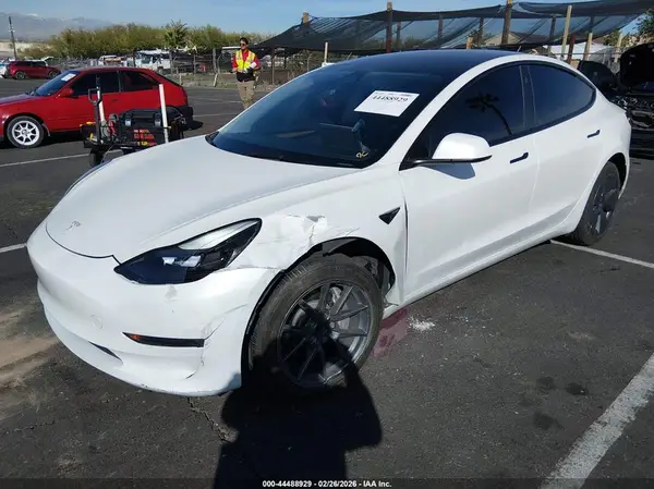 5YJ3E1EA7PF560566 2023 TESLA MODEL 3 - Image 2