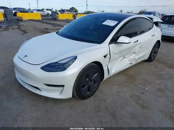 5YJ3E1EA7PF563600 2023 TESLA MODEL 3 - Image 2