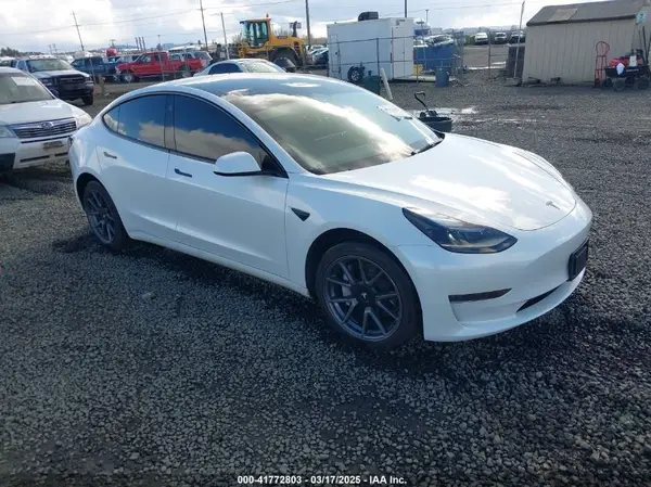 5YJ3E1EA7PF570871 2023 TESLA MODEL 3 - Image 1