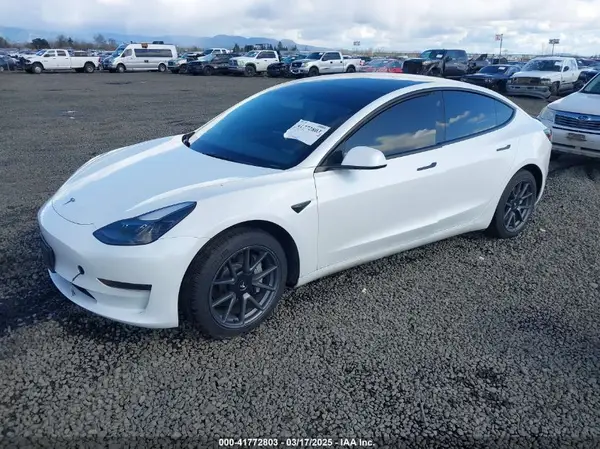 5YJ3E1EA7PF570871 2023 TESLA MODEL 3 - Image 2