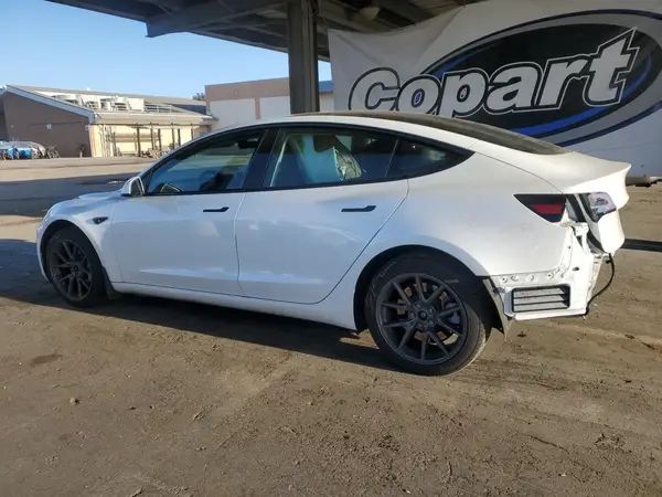 5YJ3E1EA7PF571325 2023 TESLA MODEL 3 - Image 2