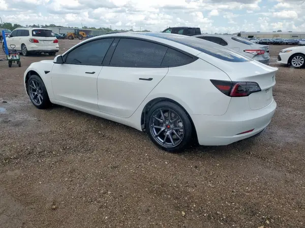 5YJ3E1EA7PF572409 2023 TESLA MODEL 3 - Image 2