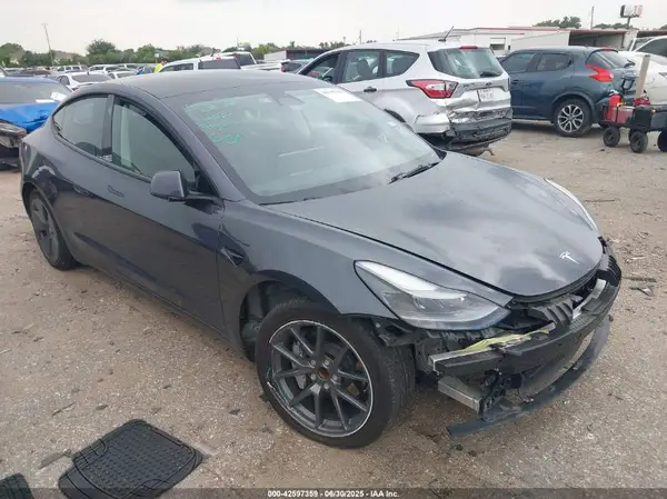 5YJ3E1EA7PF583748 2023 TESLA MODEL 3 - Image 1