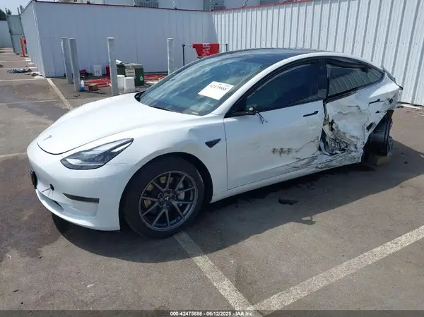 5YJ3E1EA7PF605022 2023 TESLA MODEL 3 - Image 2