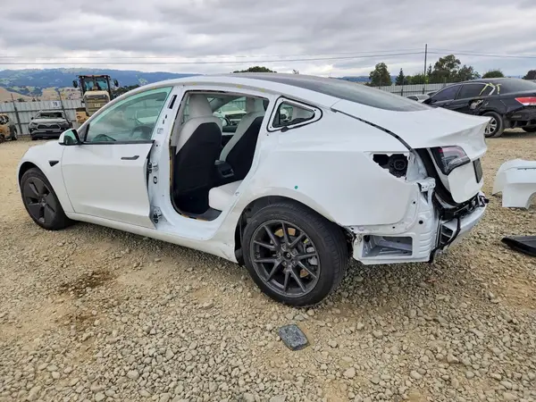 5YJ3E1EA7PF607255 2023 TESLA MODEL 3 - Image 2