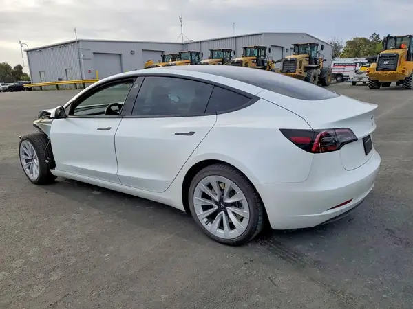5YJ3E1EA7PF630759 2023 TESLA MODEL 3 - Image 2