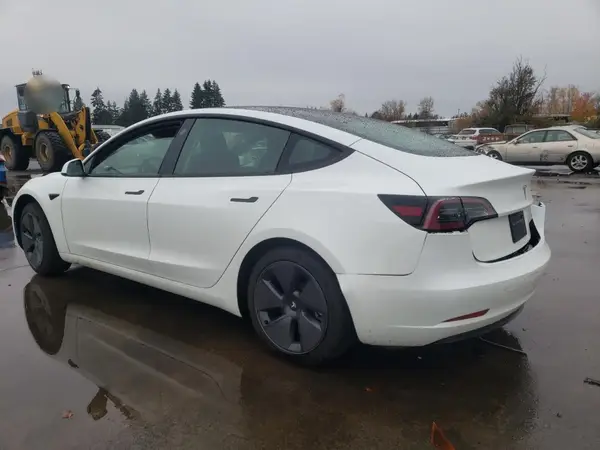 5YJ3E1EA7PF655810 2023 TESLA MODEL 3 - Image 2