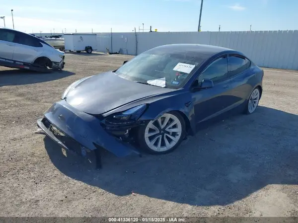 5YJ3E1EA7PF673000 2023 TESLA MODEL 3 - Image 2