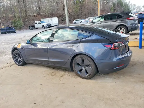 5YJ3E1EA7PF673949 2023 TESLA MODEL 3 - Image 2