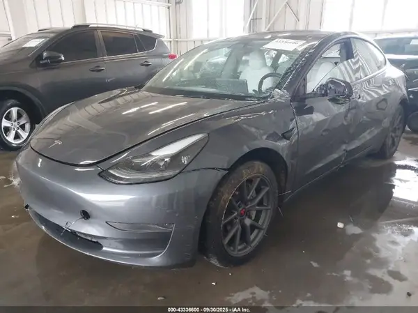 5YJ3E1EA7PF696955 2023 TESLA MODEL 3 - Image 2