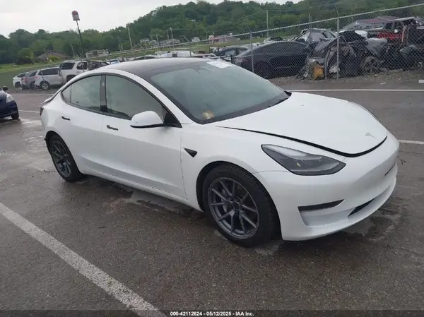 5YJ3E1EA7PF702592 2023 TESLA MODEL 3 - Image 1