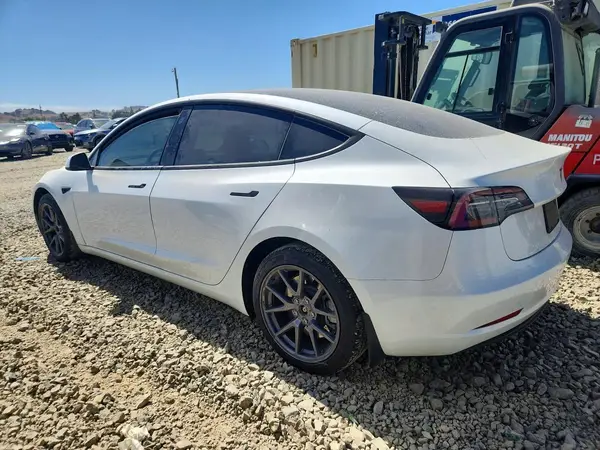 5YJ3E1EA7PF709767 2023 TESLA MODEL 3 - Image 2