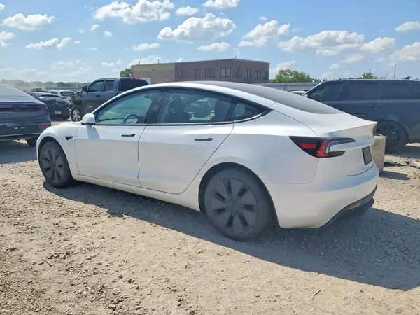 5YJ3E1EA7RF717550 2024 TESLA MODEL 3 - Image 2