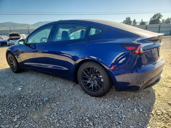 5YJ3E1EA7RF725180 2024 TESLA MODEL 3 - Image 2