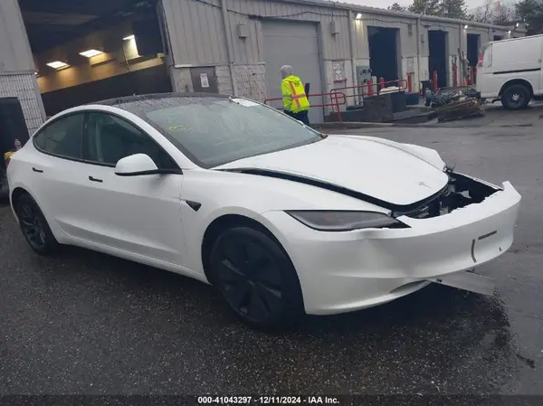 5YJ3E1EA7RF729214 2024 TESLA MODEL 3 - Image 1