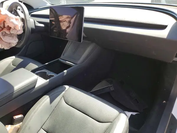 5YJ3E1EA7RF731271 2024 TESLA MODEL 3 - Image 8