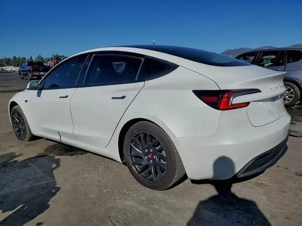 5YJ3E1EA7RF732484 2024 TESLA MODEL 3 - Image 2