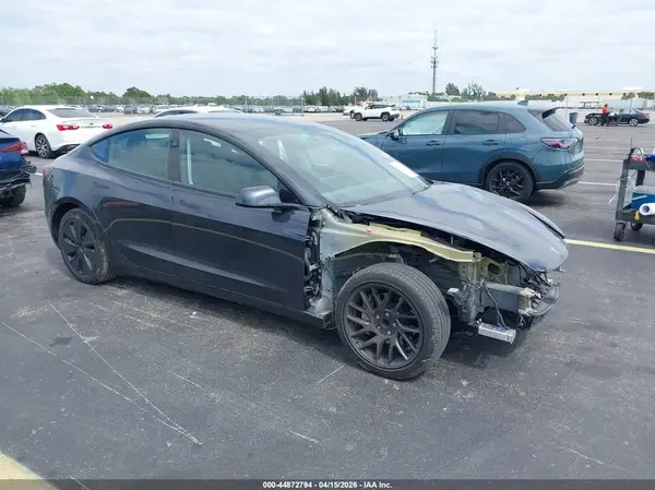 5YJ3E1EA7RF745087 2024 TESLA MODEL 3 - Image 1