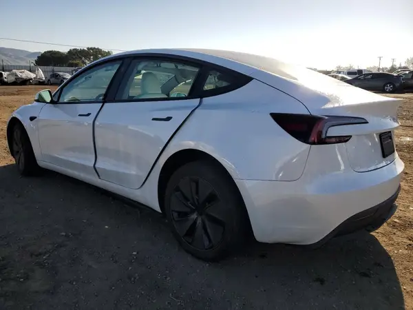 5YJ3E1EA7RF826302 2024 TESLA MODEL 3 - Image 2