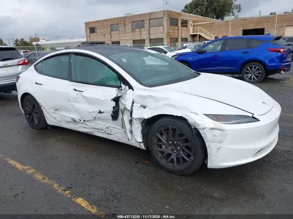 5YJ3E1EA7RF859428 2024 TESLA MODEL 3 - Image 1