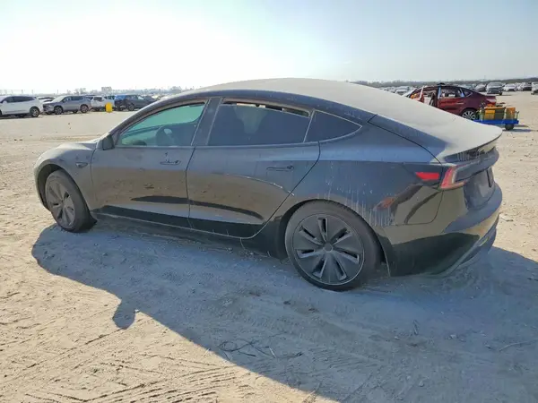 5YJ3E1EA7SF011121 2025 TESLA MODEL 3 - Image 2