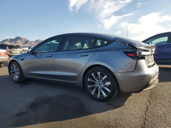 5YJ3E1EA7SF020935 2025 TESLA MODEL 3 - Image 2