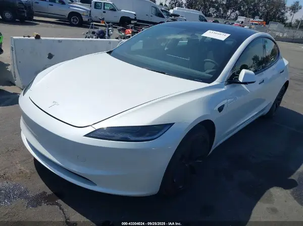 5YJ3E1EA7SF024855 2025 TESLA MODEL 3 - Image 2