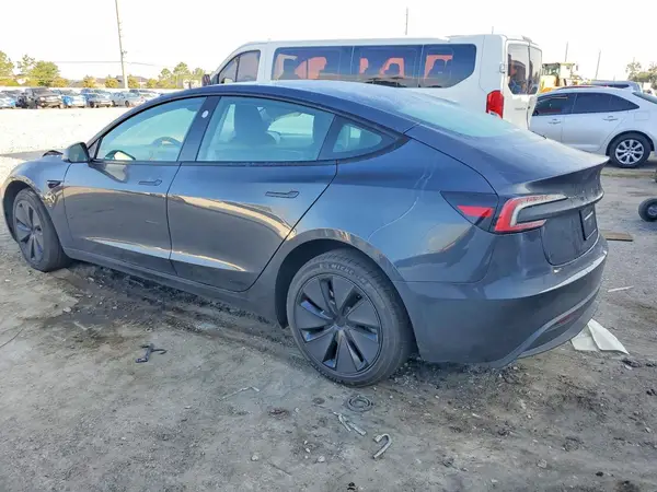 5YJ3E1EA7SF030493 2025 TESLA MODEL 3 - Image 2