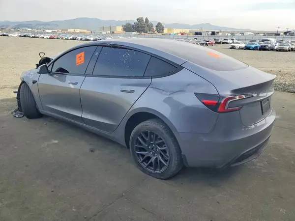 5YJ3E1EA7SF036097 2025 TESLA MODEL 3 - Image 2