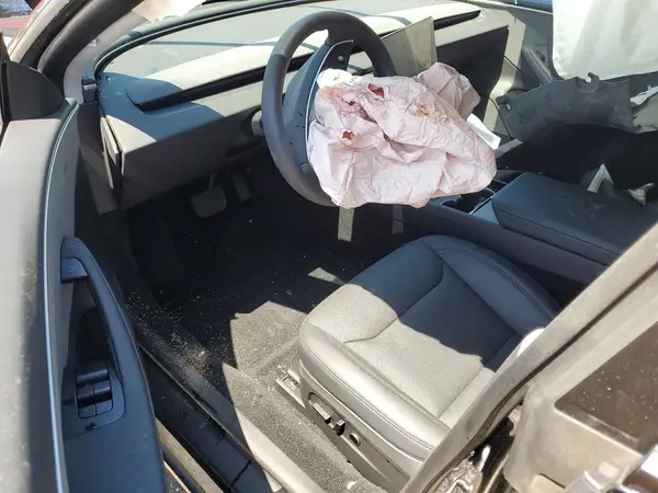 5YJ3E1EA7SF057421 2025 TESLA MODEL 3 - Image 8