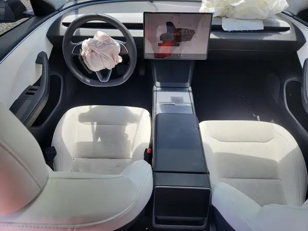 5YJ3E1EA7SF059184 2025 TESLA MODEL 3 - Image 8