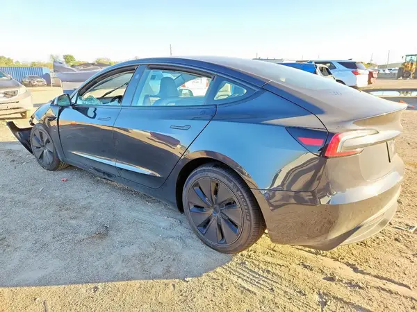 5YJ3E1EA7SF065678 2025 TESLA MODEL 3 - Image 2