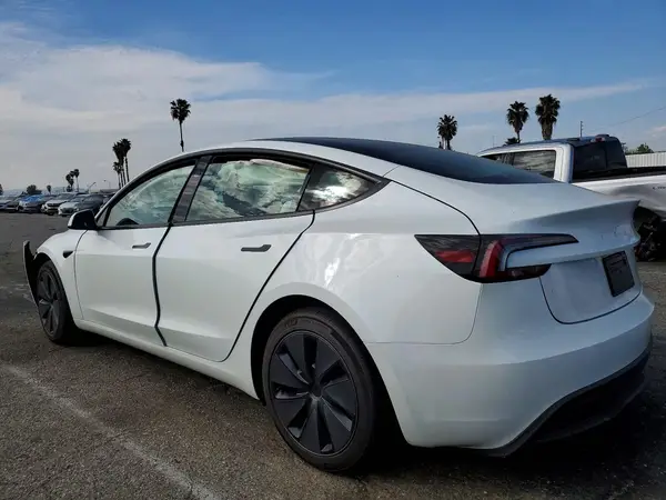 5YJ3E1EA7SF071464 2025 TESLA MODEL 3 - Image 2
