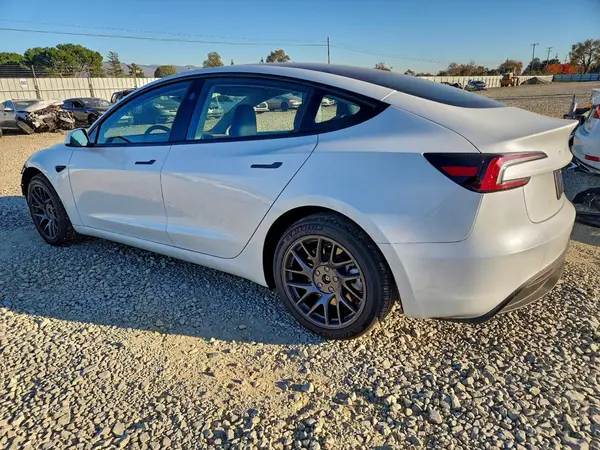 5YJ3E1EA7SF083811 2025 TESLA MODEL 3 - Image 2