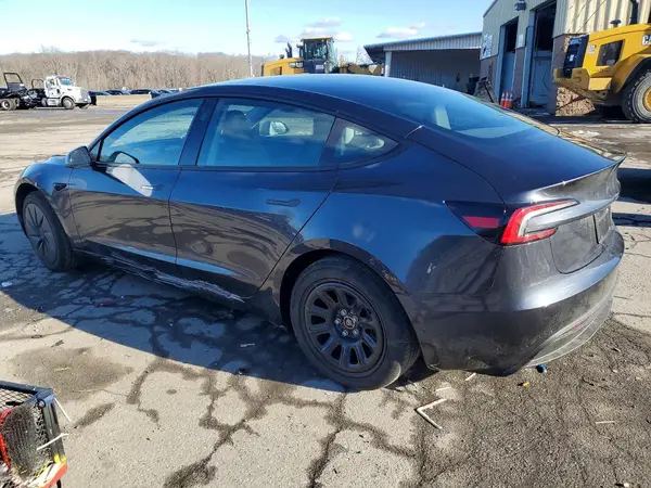 5YJ3E1EA7SF119870 2025 TESLA MODEL 3 - Image 2