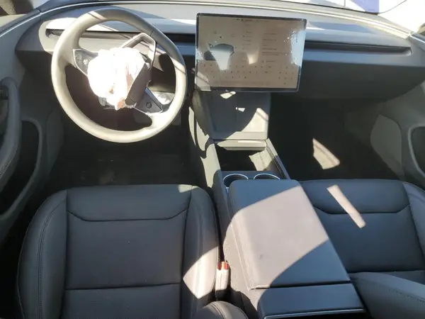 5YJ3E1EA7SF882228 2025 TESLA MODEL 3 - Image 8