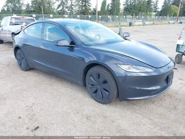 5YJ3E1EA7SF887557 2025 TESLA MODEL 3 - Image 1