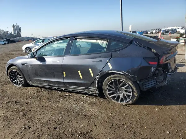 5YJ3E1EA7SF890930 2025 TESLA MODEL 3 - Image 2